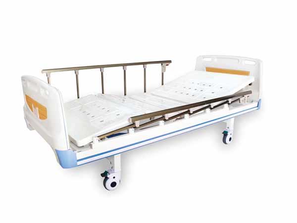 双摇护理床床腿连接处采用一次性冲压成型链接片，安装后不晃动，长期使用不变形
