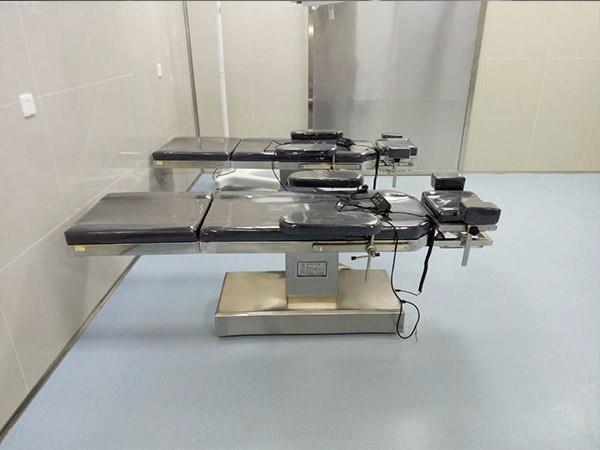 安全使用电动手术床，常规检查和清洁工作必不可少